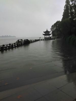杭州下雨怎么玩（杭州下雨旅游攻略）-图2
