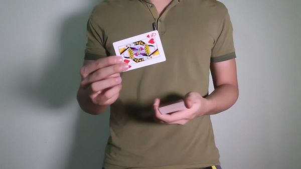 魔术扑克怎么玩（魔术扑克牌手法）-图3