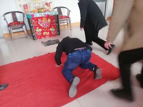 磕头德怎么玩（磕头游戏怎么玩）