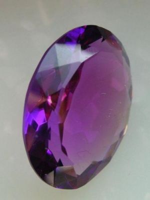 紫色宝石多少钱（紫色宝石多少钱一克拉）